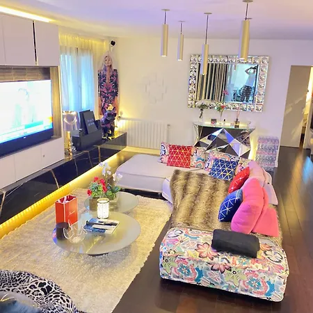 Luxury Flat With Private Rooftop - 18 Apartment