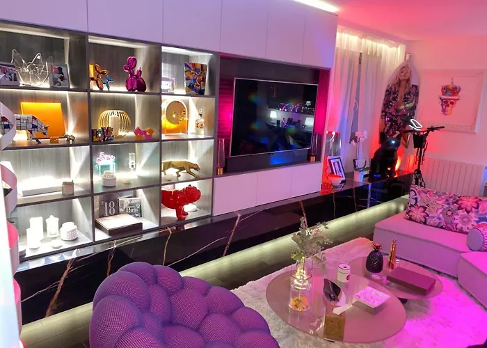 Luxury Flat With Private Rooftop - 18 *