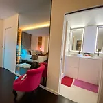 Luxury Flat With Private Rooftop - 18 *